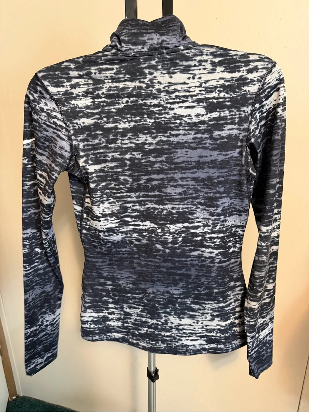 lightweight Nike Dri-FIT women's 1/4 zip athletic pullover size medium